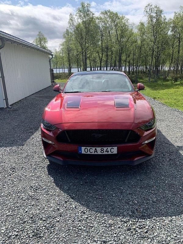 Röd Begagnad 2020 Ford Mustang GT Sportkupé | 495 000 kr (Marknadspris) - Bild 1/4