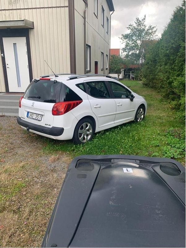 Vit Begagnad 2008 Peugeot 207 Kombi | 16 000 kr (Dyr) - Bild 1/4