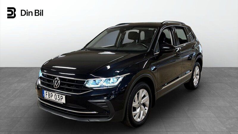 Svart Begagnad 2021 VW Tiguan SUV | 259 900 kr (Superpris) - Bild 1/4