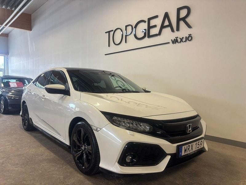 Vit Begagnad 2017 Honda Civic Halvkombi | 189 900 kr (Marknadspris) - Bild 1/4