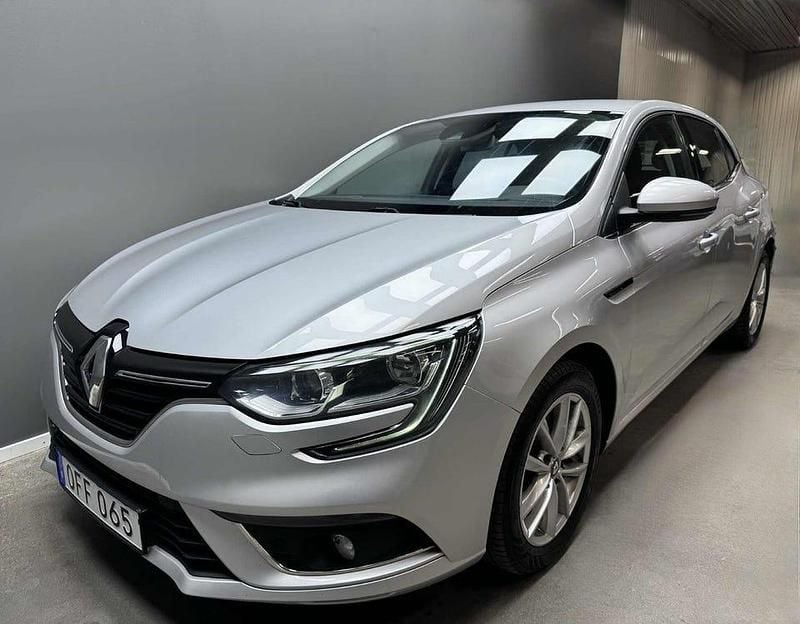 Begagnad Renault Mégane IV 132 HK (97 kW) 2017 Silver Halvkombi
