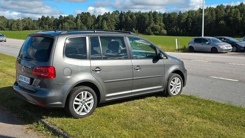Begagnad VW Touran 150 HK (110 kW) 2014 Mörkgrå Minibuss
