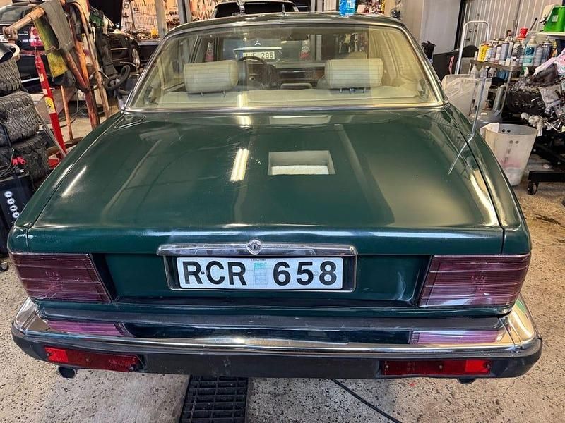 Begagnad Jaguar XJ Sovereign 185 HK (136 kW) 1988 Grön Sedan