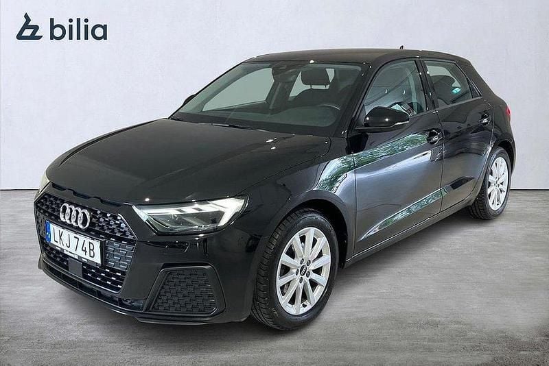 Svart Begagnad 2022 Audi A1 Sportback Proline Halvkombi | 219 000 kr (Marknadspris) - Bild 1/4