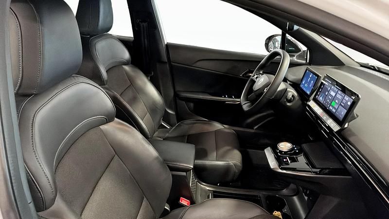 Begagnad MG MG4 EV 150 kW (204 HK) 2022 Vit Halvkombi