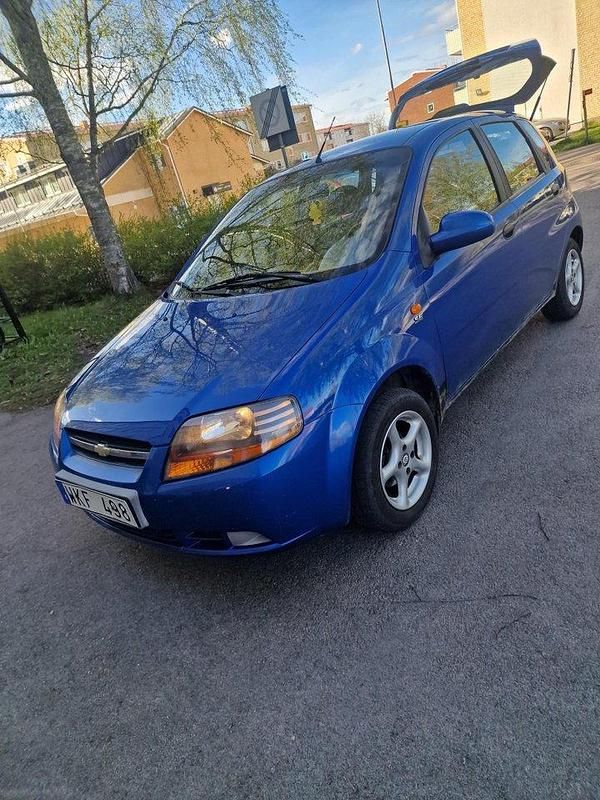 Blå Begagnad 2005 Chevrolet Kalos Halvkombi | 14 000 kr (Marknadspris) - Bild 1/4