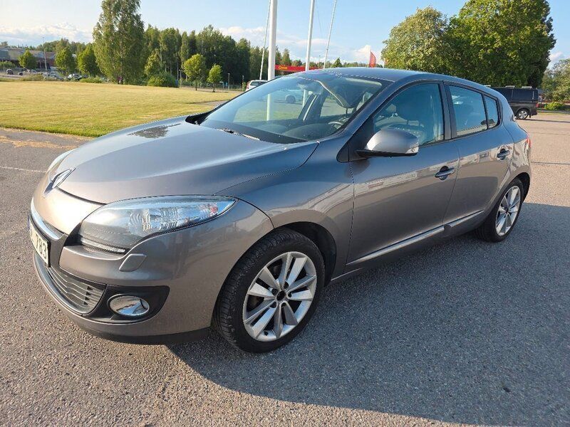 Grå Begagnad 2012 Renault Mégane III Halvkombi | 29 900 kr (Marknadspris) - Bild 1/4