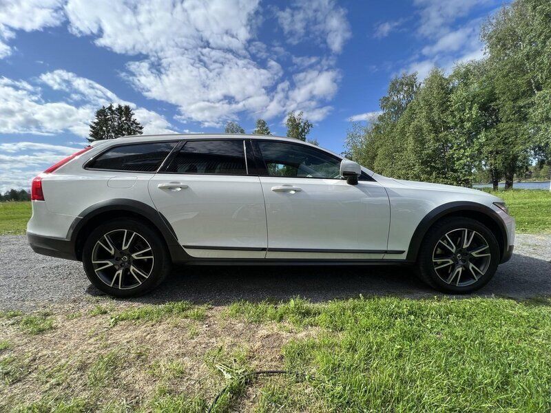 Vit Begagnad 2017 Volvo V90 CC Kombi | 255 900 kr (Bra pris) - Bild 1/4