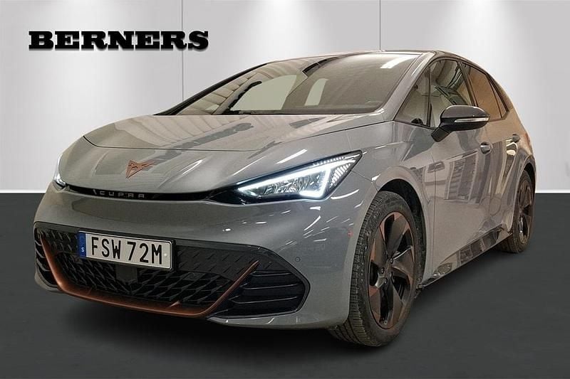 Begagnad Cupra Born e-Boost 172 kW (234 HK) 2023 Grå Halvkombi