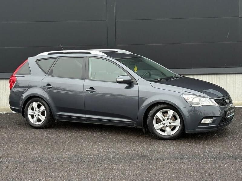 Begagnad Kia Ceed Sportswagon 116 HK (85 kW) 2010 Grå Kombi