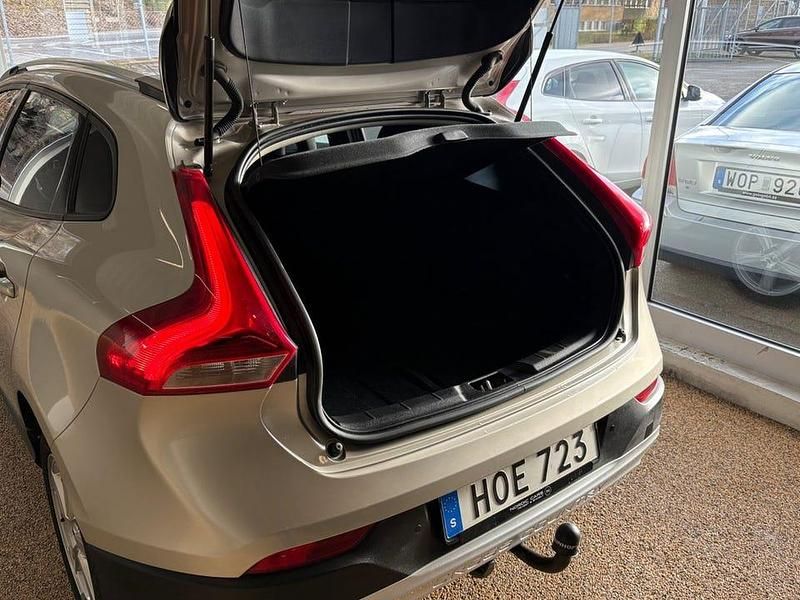 Begagnad Volvo V40 CC Momentum 120 HK (88 kW) 2017 Brun Kombi