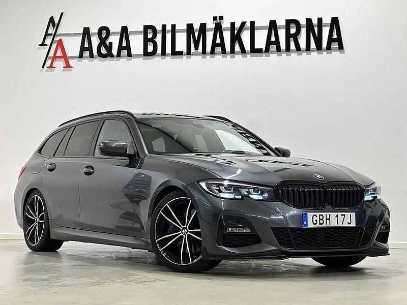 Grå Begagnad 2019 BMW 320 M Sport Kombi | 299 900 kr (Dyr) - Bild 1/4