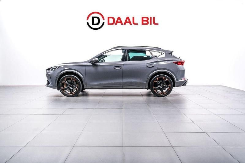 Mörkgrå (grå) Begagnad 2021 Cupra Formentor SUV | 349 700 kr (Marknadspris) - Bild 1/4