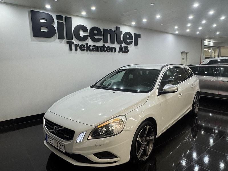 Vit Begagnad 2012 Volvo V60 R-Design Kombi | 89 900 kr (Bra pris) - Bild 1/4