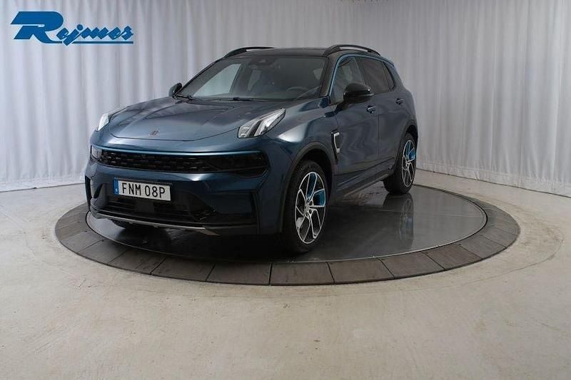 Blå Begagnad 2023 Lynk & Co 01 SUV | 299 800 kr (Marknadspris) - Bild 1/3