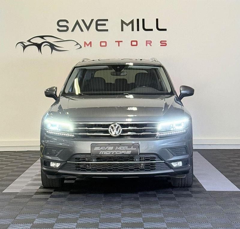 Mörkgrå (grå) Begagnad 2018 VW Tiguan Allspace SUV | 214 900 kr (Marknadspris) - Bild 1/4