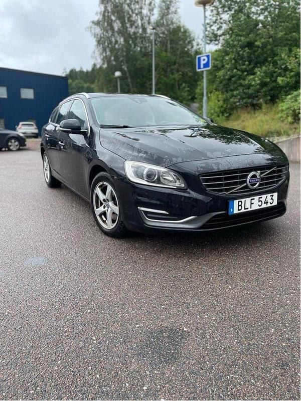 Svart Begagnad 2014 Volvo V60 Summum Kombi | 100 000 kr (Bra pris) - Bild 1/4