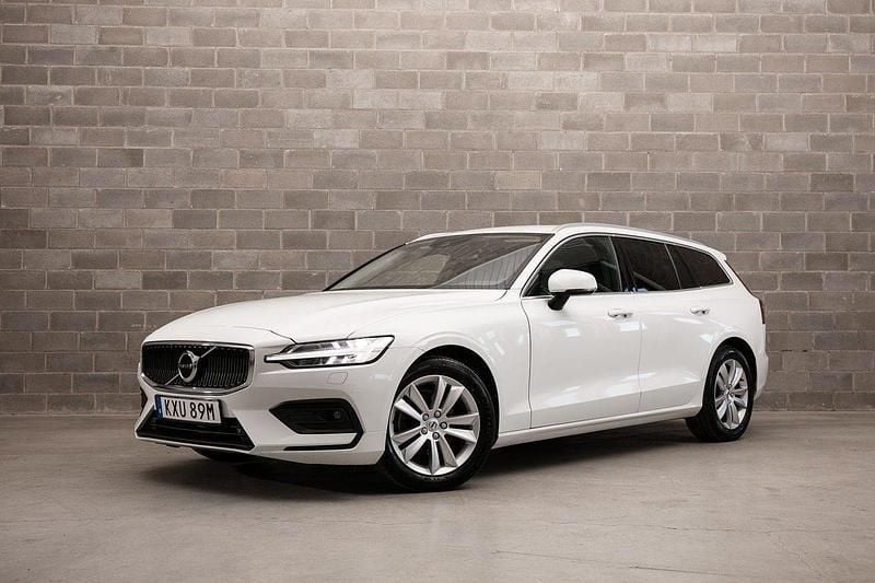 Vit Begagnad 2021 Volvo V60 Momentum Kombi | 258 500 kr (Bra pris) - Bild 1/4