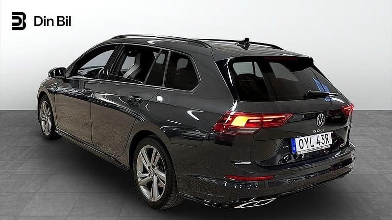 Begagnad VW Golf VIII R-line 150 HK (110 kW) 2023 Urano grey Kombi