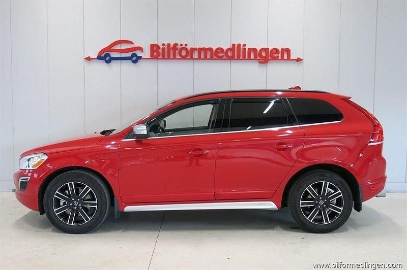 Röd samma som bilen, svart Begagnad 2010 Volvo XC60 R-Design Momentum SUV | 94 900 kr (Bra pris) - Bild 1/4