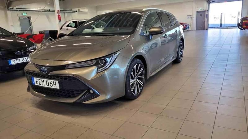 Grön Begagnad 2021 Toyota Corolla Kombi | 259 900 kr - Bild 1/1