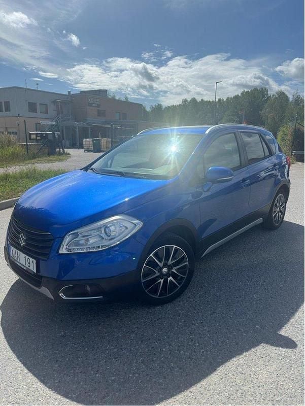 Blå Begagnad 2014 Suzuki SX4 S-Cross SUV | 105 000 kr (Marknadspris) - Bild 1/4