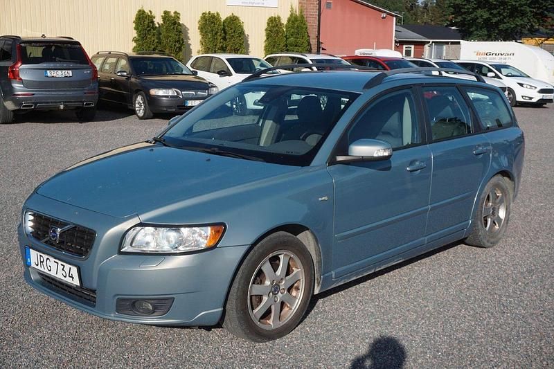 Ljusblå Begagnad 2009 Volvo V50 Momentum Kombi | 37 900 kr (Marknadspris) - Bild 1/4