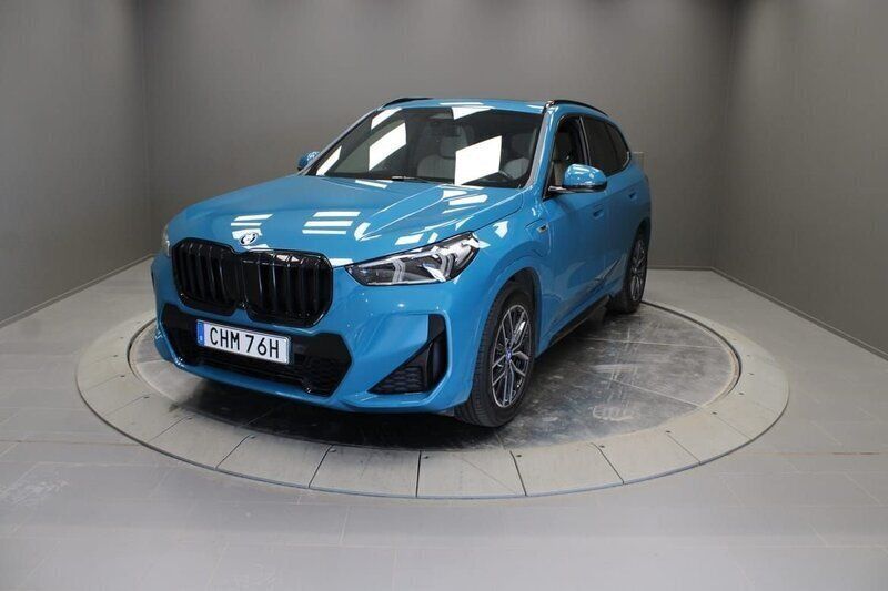 Blå Begagnad 2023 BMW X1 M Sport SUV | 499 000 kr - Bild 1/4