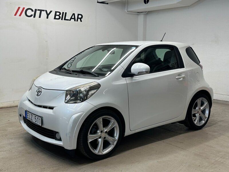 Vit Begagnad 2009 Toyota iQ Halvkombi | 69 900 kr (Marknadspris) - Bild 1/4