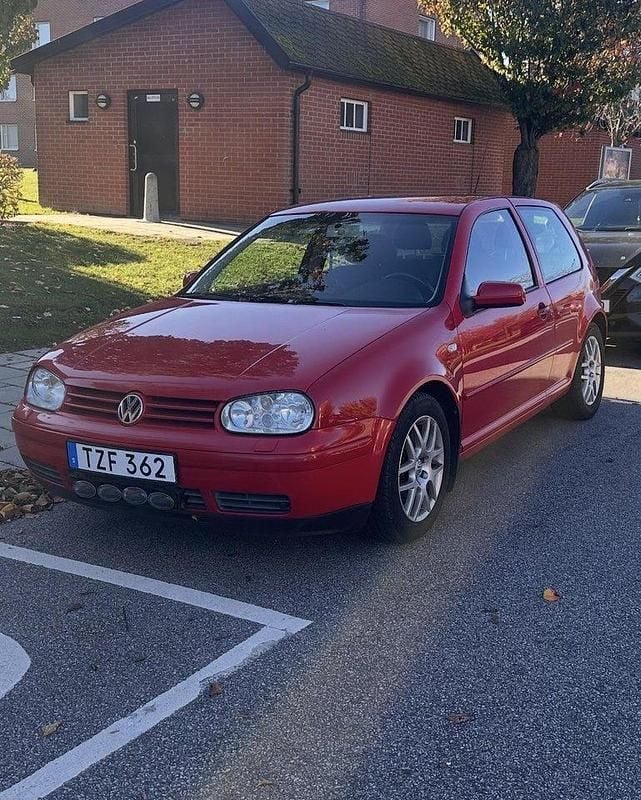 Röd Begagnad 2003 VW Golf IV GTI Halvkombi | 40 000 kr (Marknadspris) - Bild 1/4