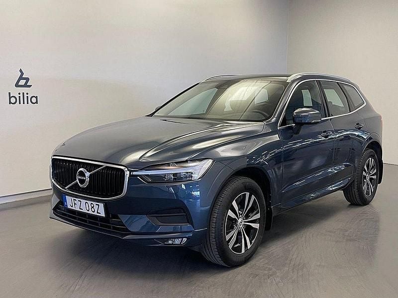 Mörkblå (blå) Begagnad 2021 Volvo XC60 Momentum SUV | 379 500 kr (Marknadspris) - Bild 1/4