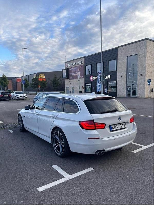 Begagnad BMW 520 M Sport 184 HK (135 kW) 2011 Vit Kombi