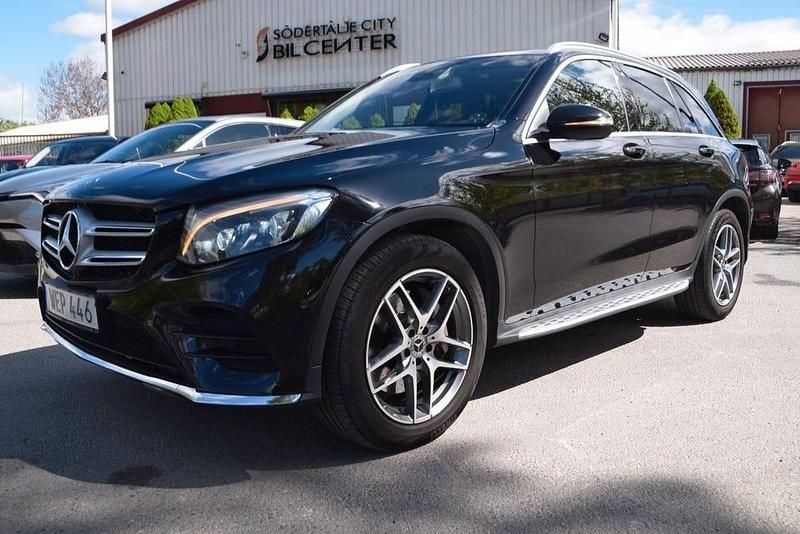 Svart (svart met) Begagnad 2018 Mercedes GLC220 AMG line SUV | 364 900 kr (Lite dyr) - Bild 1/4