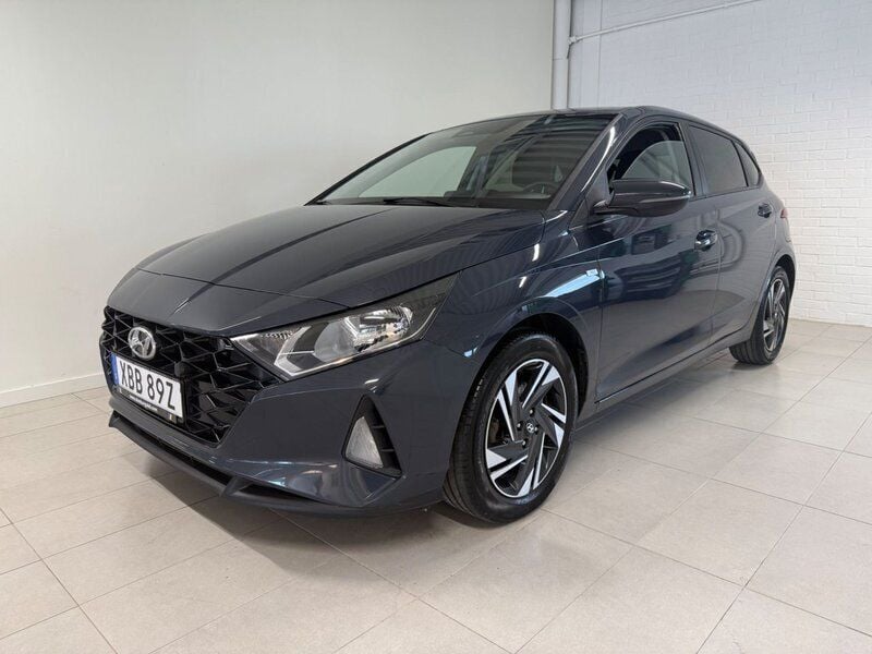 Grå Begagnad 2020 Hyundai i20 Essential Halvkombi | 154 900 kr (Marknadspris) - Bild 1/4