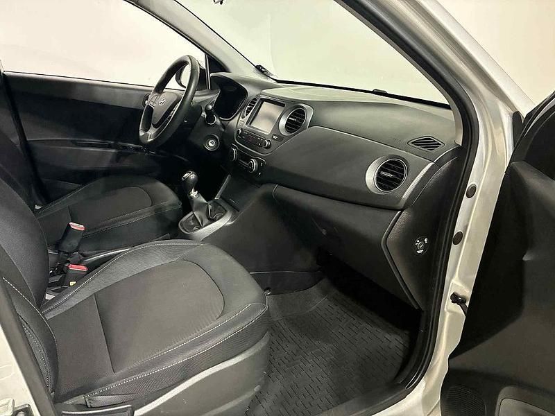 Begagnad Hyundai i10 Premium 67 HK (49 kW) 2019 Silver (sleek silver) Halvkombi