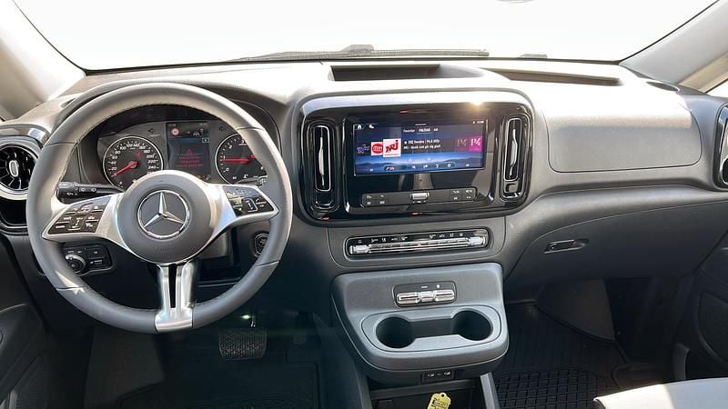 Begagnad Mercedes Vito 190 HK (139 kW) 2025 Svart Van