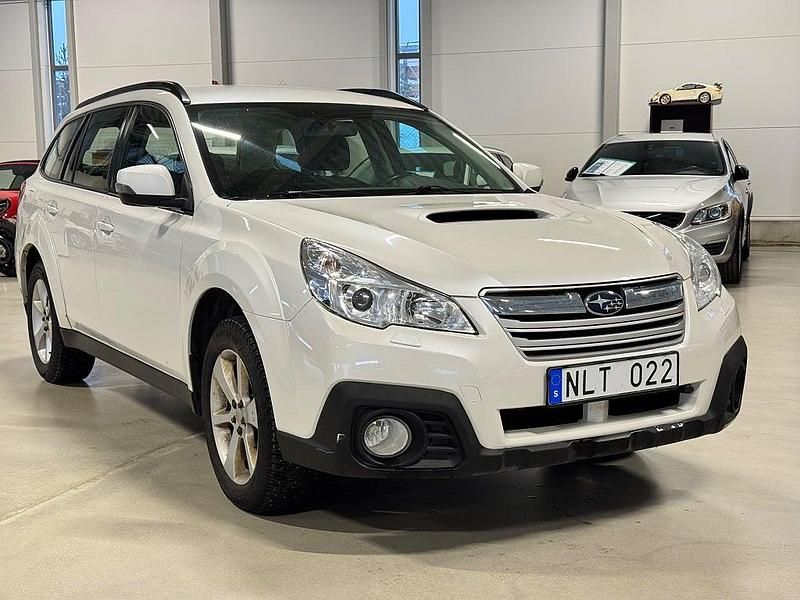 Vit Begagnad 2012 Subaru Outback Kombi | 69 900 kr (Marknadspris) - Bild 1/4