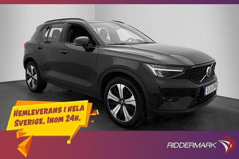 Svart Begagnad 2023 Volvo XC40 Plus SUV | 388 900 kr (Marknadspris) - Bild 1/3