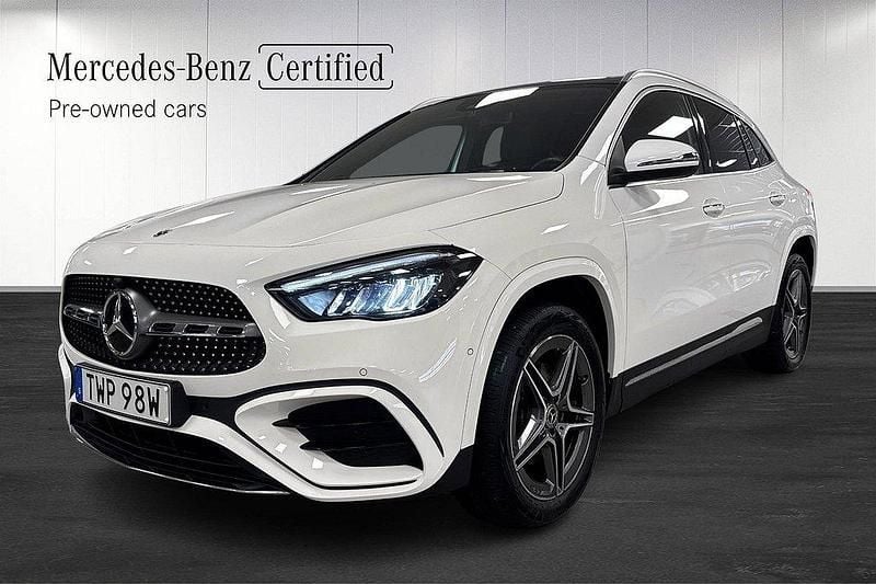 Vit Begagnad 2023 Mercedes GLA250 AMG SUV | 499 000 kr (Marknadspris) - Bild 1/4