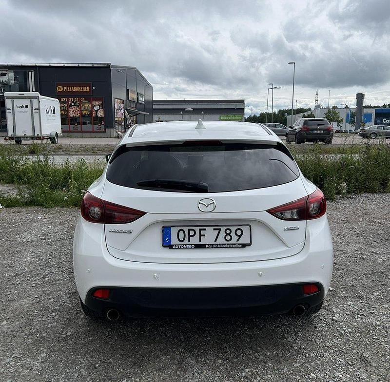 Vit Begagnad 2014 Mazda 3 Inclusive Halvkombi | 121 000 kr (Bra pris) - Bild 1/4