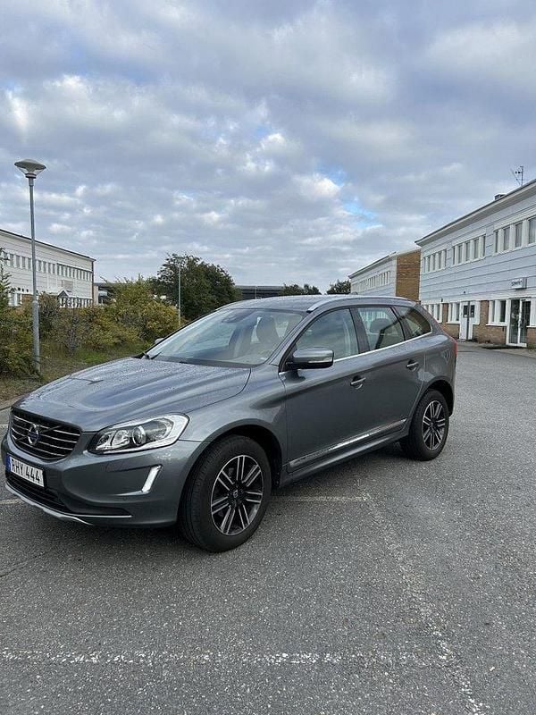 Grå Begagnad 2017 Volvo XC60 Standard SUV | 189 000 kr (Bra pris) - Bild 1/4