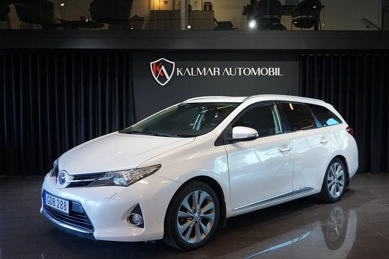 Vit Begagnad 2013 Toyota Auris Touring Sports Edition Kombi | 129 900 kr (Marknadspris) - Bild 1/4