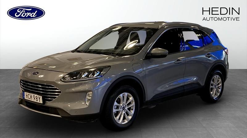 Silver Begagnad 2022 Ford Kuga Titanium SUV | 244 900 kr (Marknadspris) - Bild 1/4