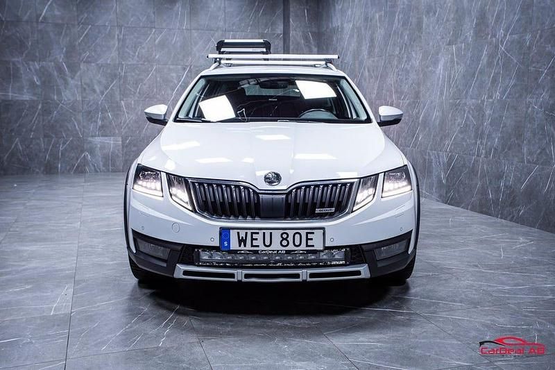Begagnad Skoda Octavia Scout 184 HK (135 kW) 2020 Vit Kombi