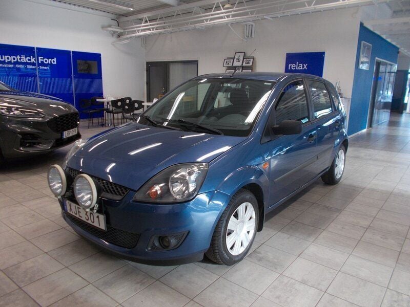 Blå (jeans blue met) Begagnad 2006 Ford Fiesta Halvkombi | 39 400 kr (Dyr) - Bild 1/4
