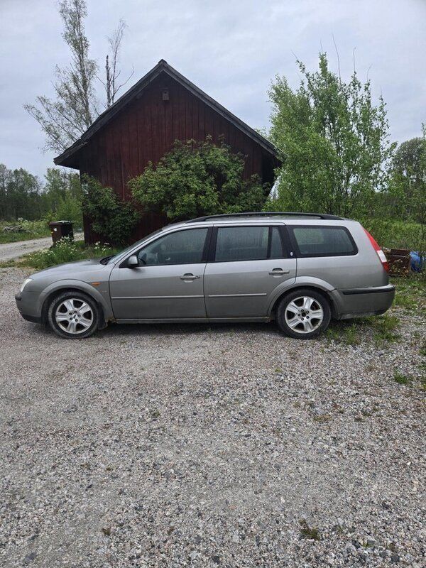 Grön Begagnad 2002 Ford Mondeo Kombi | 15 000 kr (Marknadspris) - Bild 1/4