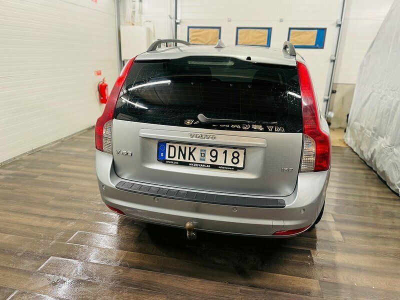 Begagnad Volvo V50 Momentum 109 HK (80 kW) 2007 Silver Kombi
