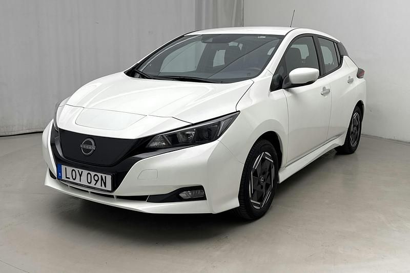 Vit Begagnad 2022 Nissan Leaf Halvkombi | 174 900 kr - Bild 1/4