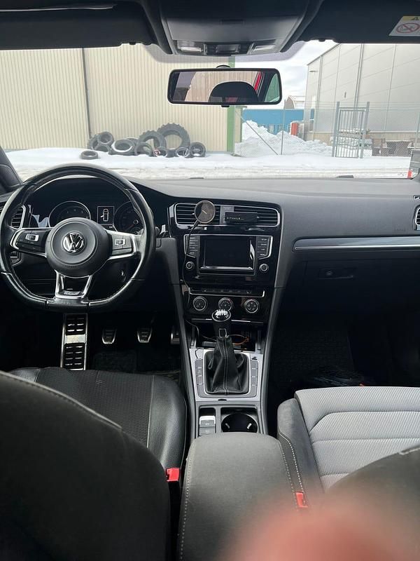 Begagnad VW Golf VII 140 HK (102 kW) 2015