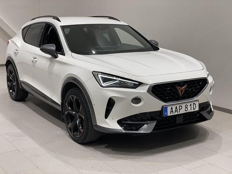 "candy" weiss Begagnad 2023 Cupra Formentor VZ SUV | 309 900 kr (Marknadspris) - Bild 1/3